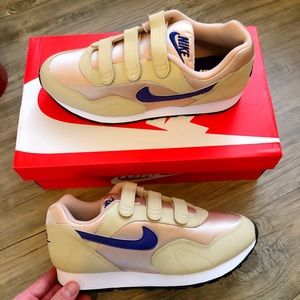 NEW - Nike women’s outburst V.